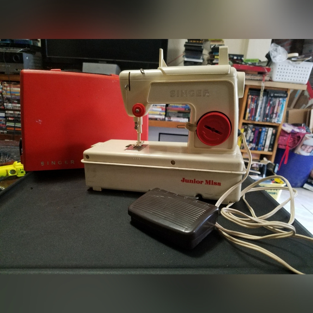 Singer Júnior Miss mini girls sewing machine Made in France